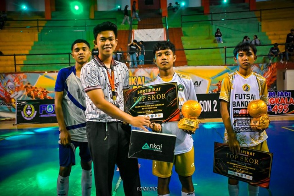 BADRUD TAMAM Raih Gelar TOP SKOR ENKAI Futsal Series School Regional Bangkalan 2026